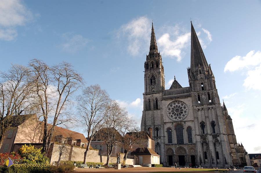 Nom de l'image : D1119963-nef-01_(c)Norbert-JUNG — Description :  PËlerinage de Chartres 2004
